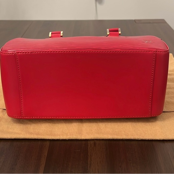 Louis Vuitton gently used Red Epi Sablous Handbag - Picture 2 of 14